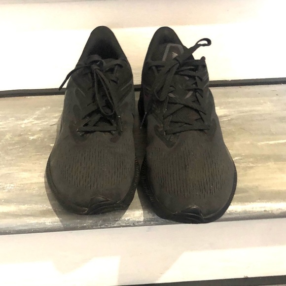 Nike Zoom Winflo 7 Triple Black Latest Running Shoes CJ0291-001  9.5 - Picture 4 of 8